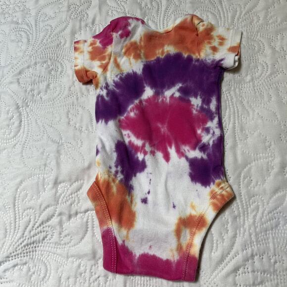 Gerber Tie Dye Onesie Bodysuit Size 0-3m - Picture 5 of 5